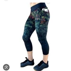 CVG CONSTANTLY VARIED GEAR DRESSED TO KILL LEGGINGS SIZE SMALL